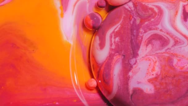 Slow Motion Moving Surface Moving Liquid Color Macro Oil Surface 4K Texture Artistic Concept Chemical Reaction Moving Stream Of Ink Abstract Pattern Vibrant — Wideo stockowe
