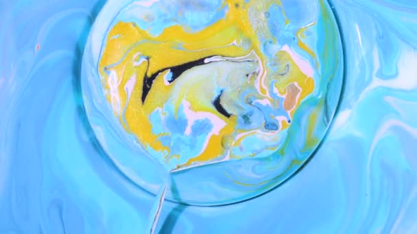 Bianco nero blu e arancio dissolversi in acqua flusso in movimento di inchiostro colore liquido movimento concetto biologico rallentamento movimento astratto Design d'arte — Video Stock