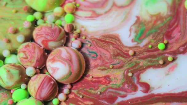 Kimyasal Reaksiyon Soyut Desen Çok Renkli Arkaplan Vibrant Duvar Kağıdı 4K Yağ Yüzeyi Mürekkep Hareket Eden Yüzey Makro Sıvı Boyası Taşıma Akımı — Stok video