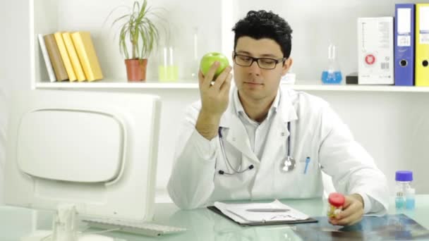 Choosing Pills Over Healthy Alternative Fruit Apple Young Doctor — Stock Video