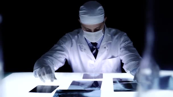 Medico legale Trovare la causa della morte Dark Room Laboratory — Video Stock