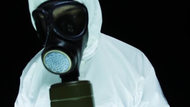 Laboratoře chemické zbraně oblek Biohazard — Stock video