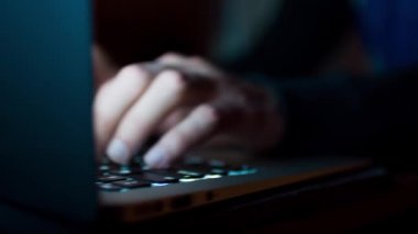 Parmaklar Klavye Bilgisayar Laptop Teknolojisi Girişimcilik Başarı Programcı Start-Up Bilişim Bilgi Teknolojisi Kablosuz Meslek Ev İş Bilgisayar İşadamı Hacker Uhd
