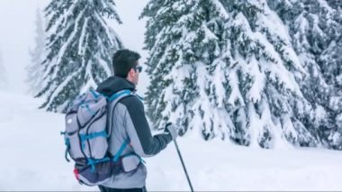 Tree Person Sport Man Doğa Yüz Kış Kar Yürüyüş Blizzard Soğuk Trekking Yürüyüş Erkek İnsanlar Dağ Sırt Çantası Aktivite Extreme Hike Storm