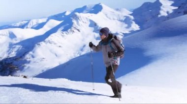Yürüyüş Trekking Kış Doğa Mavi Beyaz Güzel Dağlar Clear Hiker Kar Macera Seyahat Dağ Açık Extreme Cold Sport Buz Aktif Gökyüzü Tırmanma Trek Dağcılık Backpacker Manzara İnsanlar