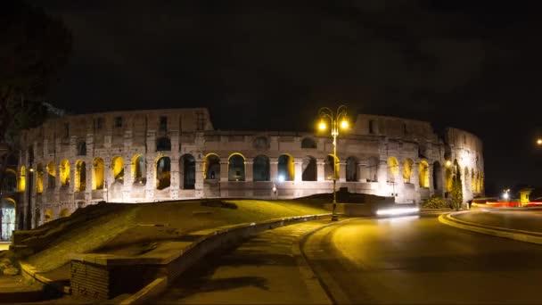 Koliseum Itálie Řím architektura Arena Coliseum orientační bod římský amfiteátr starověká Evropa historická historie romská proslulá Italská zřícenina Colosseo cestovní ruch stará kamenná atrakce Colisseum Koloseum sloupce dědictví nebe oblouk — Stock video