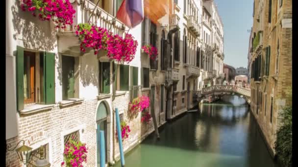 Narrow canal among old brick houses — Stock Video