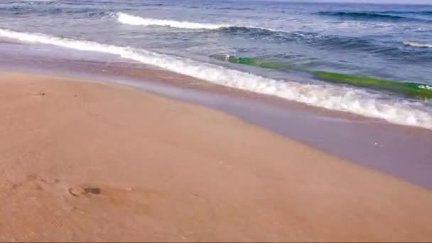 Mořské vlny pláž žlutý písečný modrý vodní oceán ostrov tropické slunce letní prázdniny horizont dovolená krása Relaxace nádherný sen krajina — Stock video