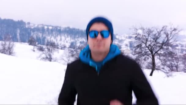 Hjärt person sport Fitness sommar man natur vintersol våren snö övning löpare friska Jogger Marathon kallt livsstil atlet hane — Stockvideo