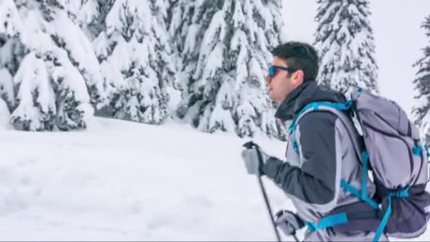 Winter Snow Outdoor Cold Hiker Backpacker Travel Extreme Hiking Adventure Trekking Ice Mountain People Mountaineering Snowy Hike Climbing Active High Walk Equipment Tourist Season Man Trek Outside Climber Nature — Stock Video