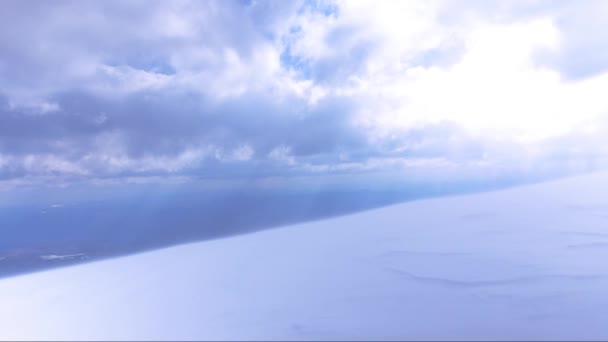 Snöiga landskap av berg på vintern — Stockvideo