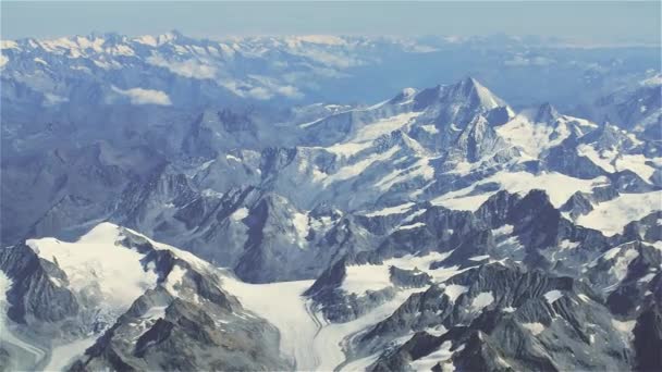 Alpes suizos, Montañas Majestuosas nevadas — Vídeo de stock