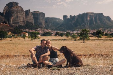 Güzel çift turist Yunanistan Meteora Monaster ile