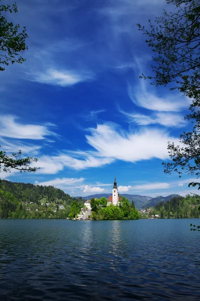 Increíble vista sobre Bled Lake. Primavera o verano en Eslovenia . — Foto de Stock
