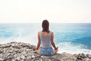 Yoga yapan kadın