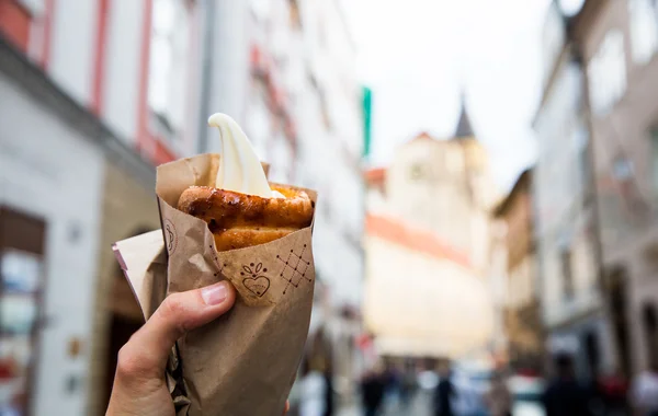 Fresh Appetizing Trdlo or Trdelnik - Traditional National Czech — Stok Foto