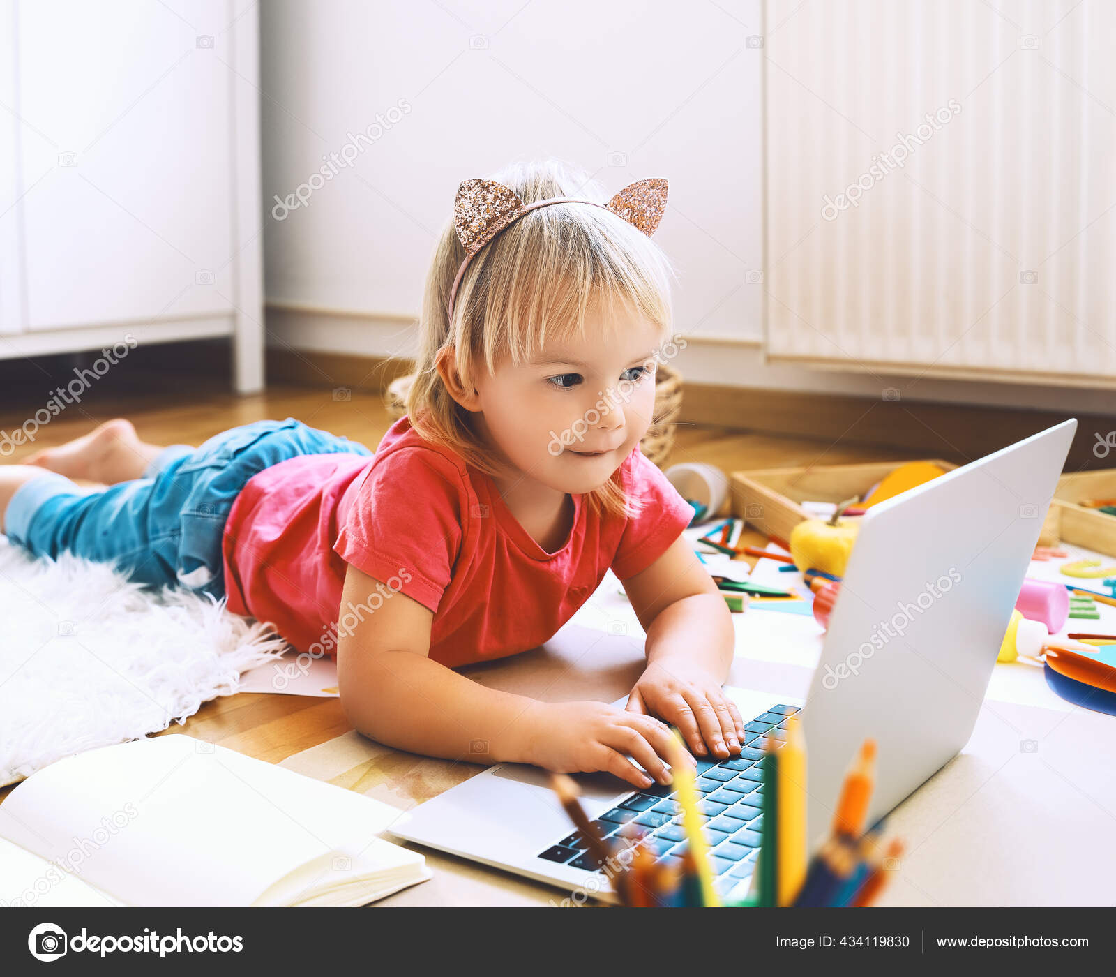 Little Girl Using Computer Online Technology Art Creative Drawing Making —  Stock Photo © NataliaD #434119830, image size:1600x1400