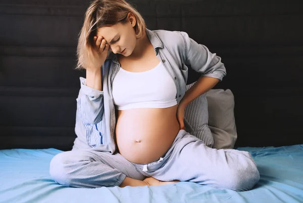 Donna Incinta Che Soffre Mal Schiena Mal Testa Una Donna — Foto Stock