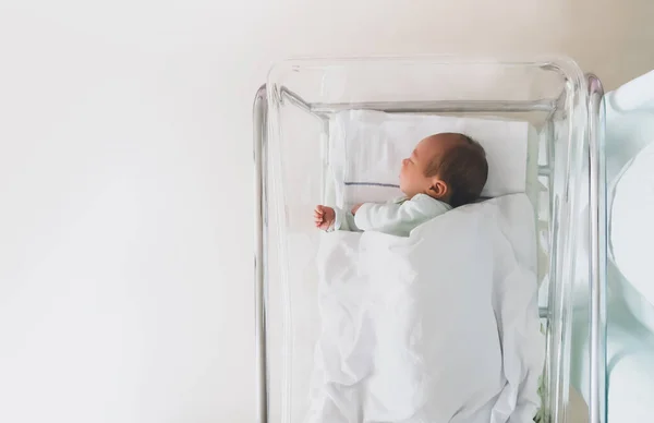 Newborn Baby Sleeping Small Transparent Portable Plastic Bed Baby First — Stock Photo, Image