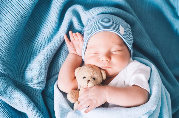 Bebé Recién Nacido Duerme Los Primeros Días Vida Retrato Del — Foto de Stock