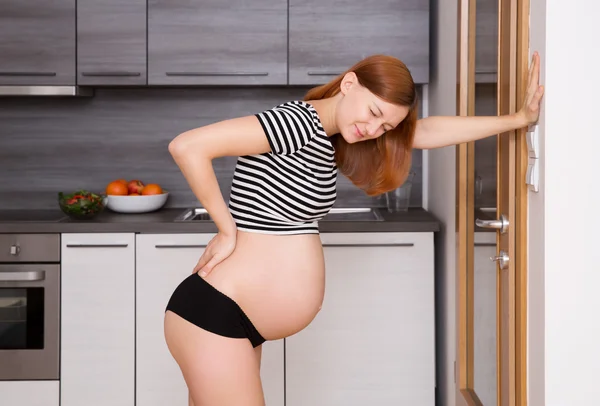 Rückenschmerzen während der Schwangerschaft — Stockfoto