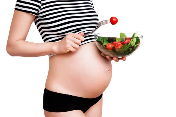 Mulher grávida com uma tigela de legumes — Fotografia de Stock