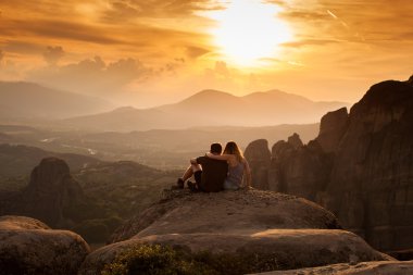 Meteora manastırları günbatımı üzerinde