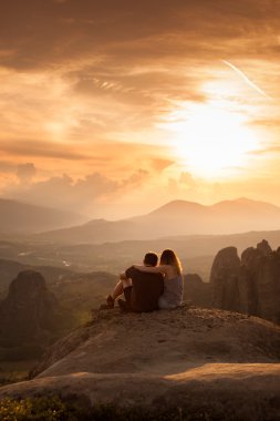 Meteora manastırları günbatımı üzerinde