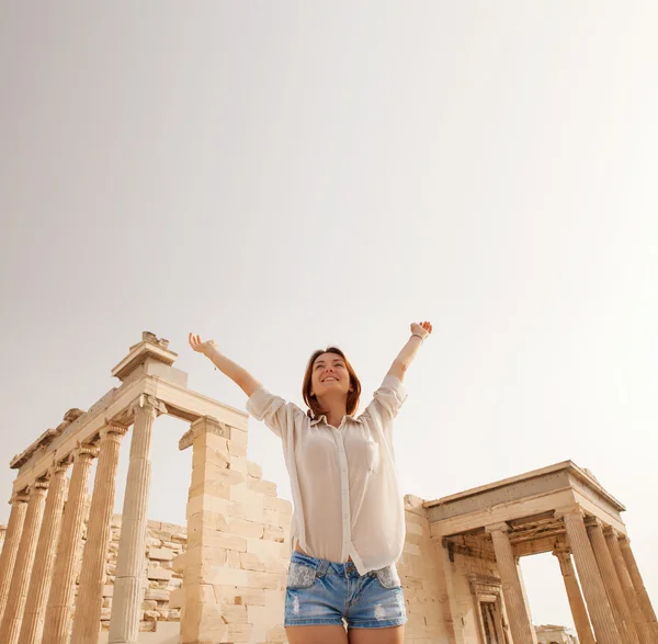 The tourist near the Acropolis of Athens, Greece — Stock Photo, Image