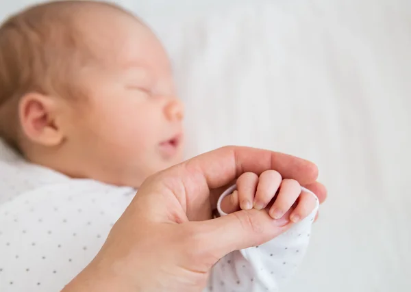 新生婴儿在家里 — 图库照片