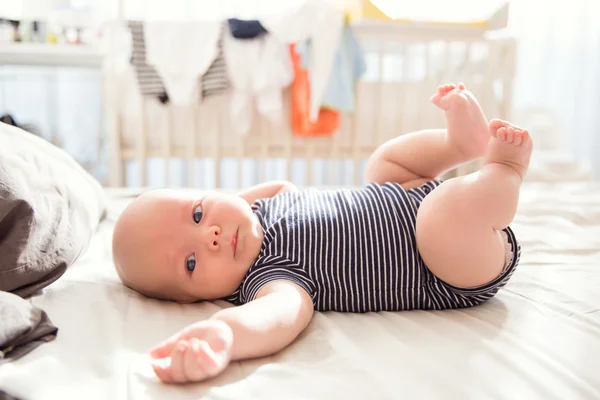 Bambino in casa interno — Foto Stock