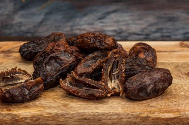 Ahşap masada organik tarih