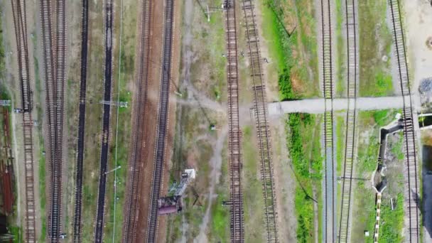 Vista aérea del ferrocarril. 4k video de un quadrocopter — Vídeo de stock