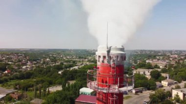 Tüttüren pipo anteninden. Bir kuadrokopterden video