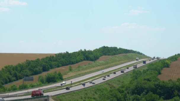 高速道路の空撮。4次元コンピュータからのビデオです — ストック動画