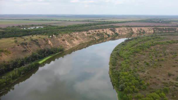 Curva del grande fiume vista aerea — Video Stock