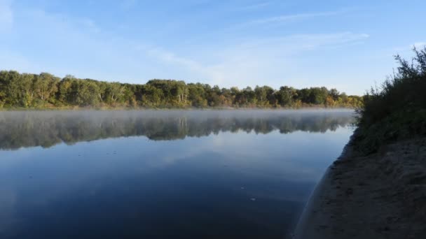 Niebla sobre el gran timelapse del río — Vídeos de Stock