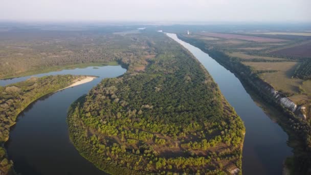 Curva de la gran vista aérea del río — Vídeos de Stock