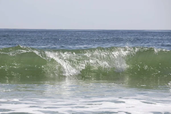 Florida 'nın Atlantik kıyısındaki okyanus dalgaları 