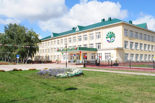 Pequeña escuela de campo — Foto de Stock