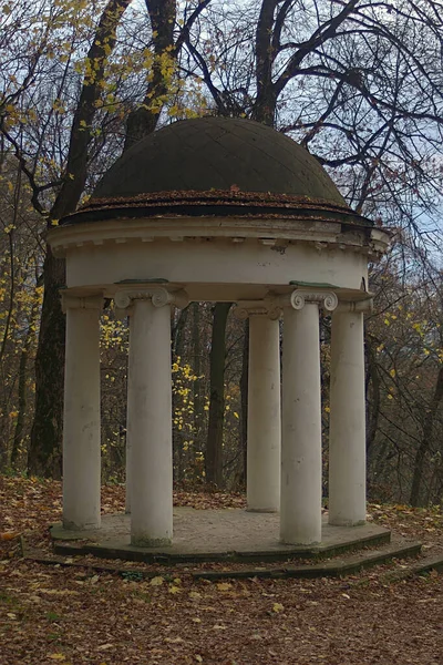 Stara Rotunda Parku Wieczornym — Zdjęcie stockowe
