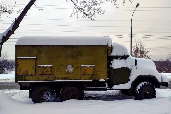 Стара Військова Вантажівка Вкрита Свіжим Снігом — стокове фото