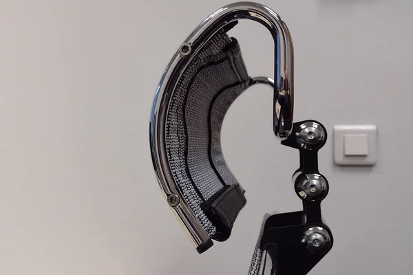 Ofis koltuğu için parlak metal başlık