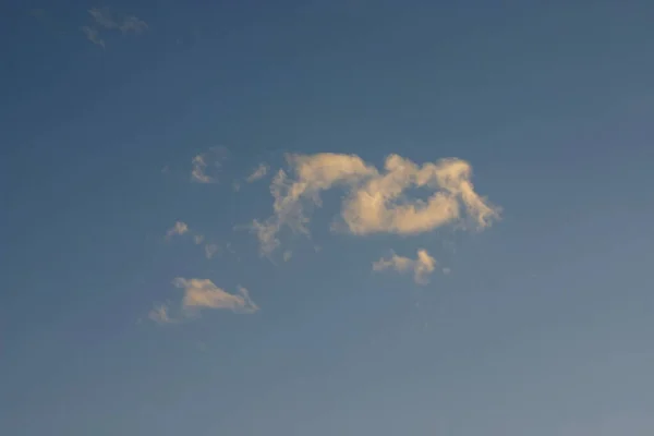 Small Cloud Evening Blue Sky — Stock Photo, Image