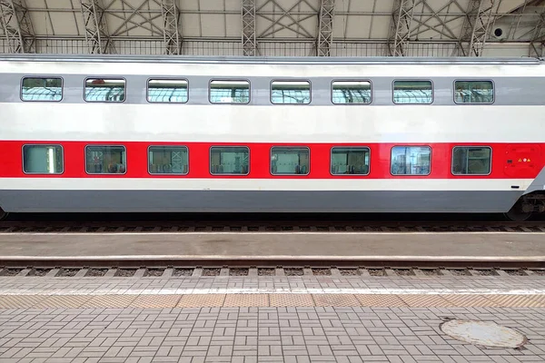 Coche Pasajeros Dos Pisos Cerca Estación Tren —  Fotos de Stock