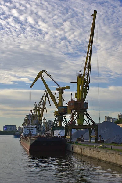 Kraan Haven Bij Het Laden Van Een Schip — Stockfoto