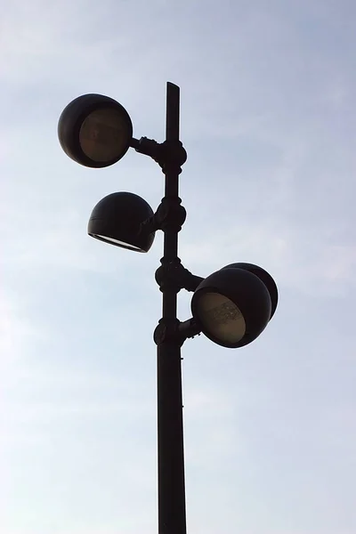 Oryginalna Lampa Uliczna Tle Letniego Nieba — Zdjęcie stockowe