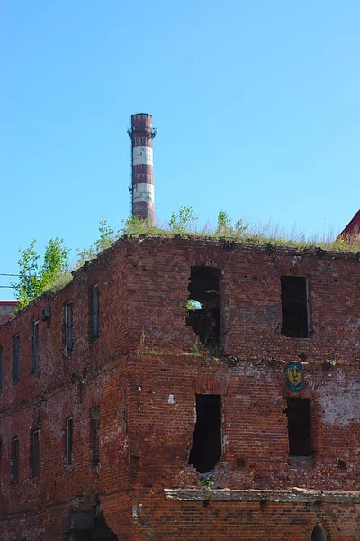 Viejo Ruinoso Edificio Ladrillo Rojo — Foto de Stock