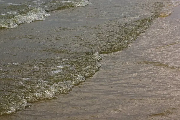 Small Waves Crash Sandy Shore — Fotografia de Stock