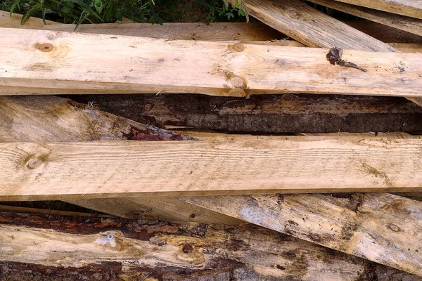 Gezaagde Planken Opgestapeld Een Stapel — Stockfoto